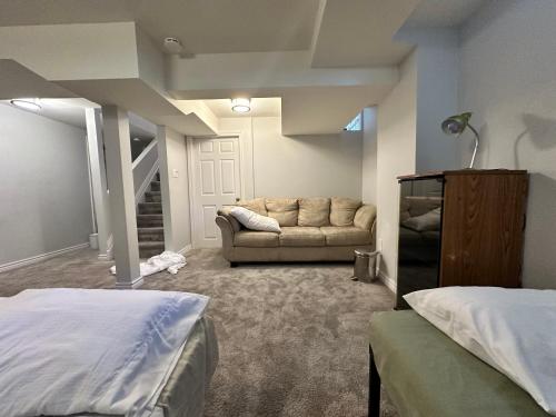 Brampton Homestay, Peel