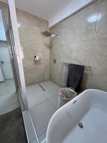 Shobalenku Opulent apartments - image 5
