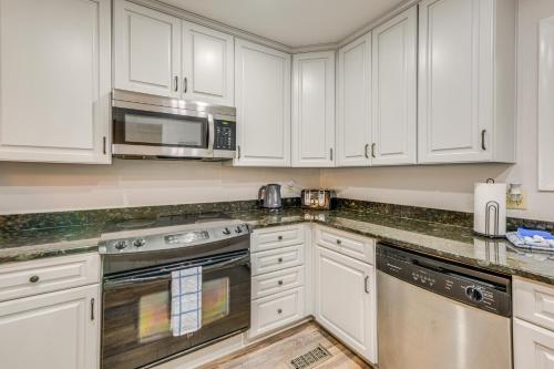 Lakefront Dadeville Villa with Deck and Private Dock! in Dadeville, USA