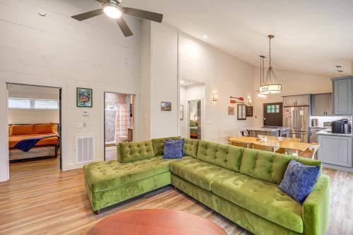 Pet-Friendly West Jefferson Home with River View! in West Jefferson, USA
