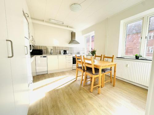 ห้องครัว, aday - Solsortvej Suite 2 Randers in แรนเดอร์ส