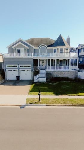 Beautiful Beach House Sea Bright Nj in Sea Bright, USA
