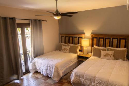 2 twin beds