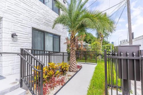 Charming Apt 5 min walking to Design District apt 3 in Miami, USA