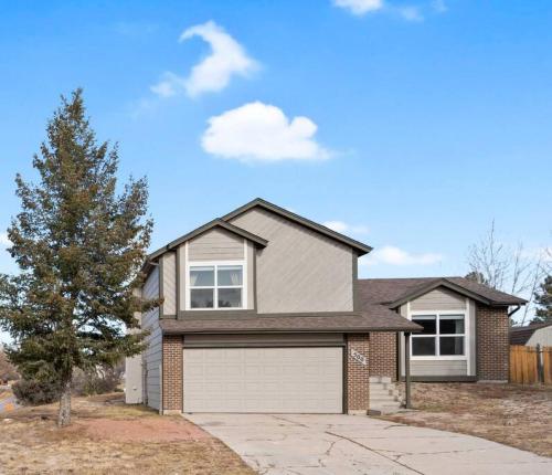 Beautiful Mountain Views Close to Hiking Trails