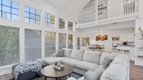 Serene Escape by the Lake home in Montgomery, USA