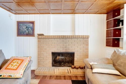 Pet-Friendly Minneapolis Apt Near Shops and Dining! in Minneapolis, USA