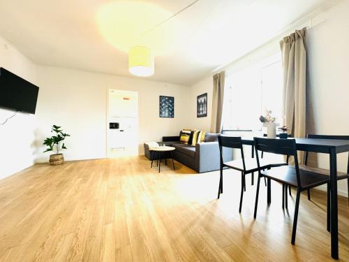 sala de TV, aday - Solsortvej Suite 3 Randers in Randers