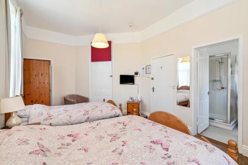 Trevarner Guest House - image 6