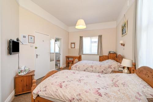 Trevarner Guest House - image 12
