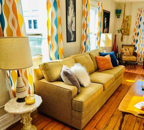 Modern Vintage Downtown Apartment