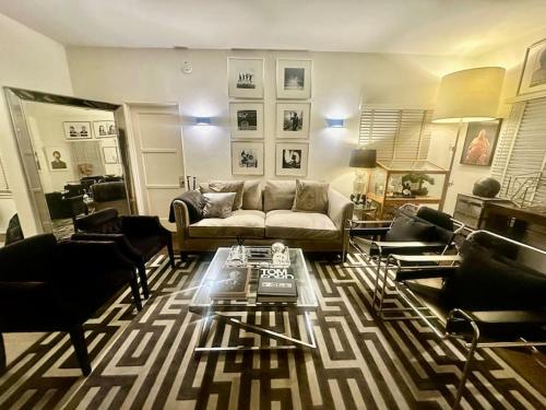 Designer 2 Bedroom Apt Beverly Hills-Rodeo Drive in Los Angeles, USA