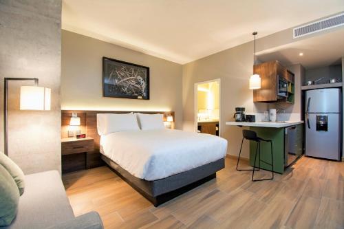 Staybridge Suites - Guadalajara Novena by IHG