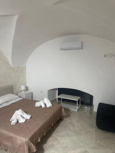 One-Bedroom Apartment image 10