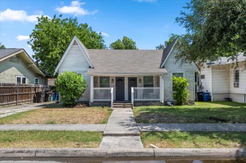 Cozy 1 Bed Home W Free Parking in San Antonio, USA