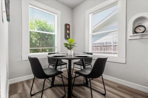 Cozy 1 Bed Home W Free Parking in San Antonio, USA