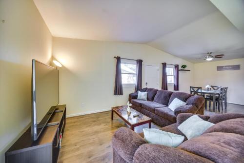 Norfolk Vacation Rental Patio, 3 Mi to Beaches! in Norfolk, USA