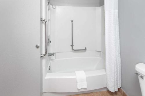 Super 8 by Wyndham Sun Prairie/Madison E in Sun Prairie, USA