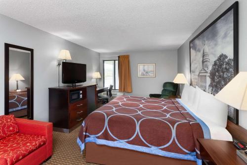 1 king bed, 1 sofa bed