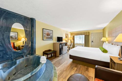 King Room with Spa Bath - Smoking