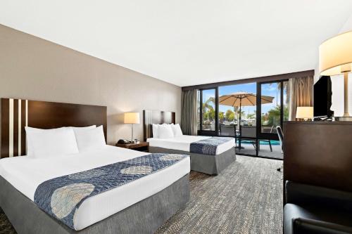 Best Western Yacht Harbor Hotel Room Type - Queen Room with Two Queen Beds - Pool View