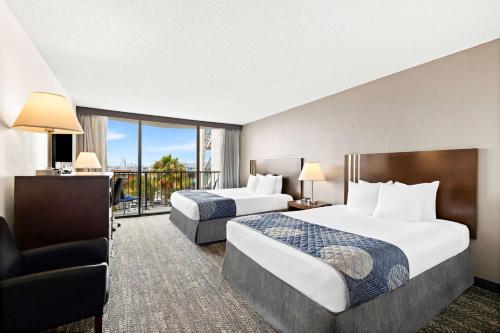 Best Western Yacht Harbor Hotel Room Type - Queen Room with Two Queen Beds - Non-Smoking