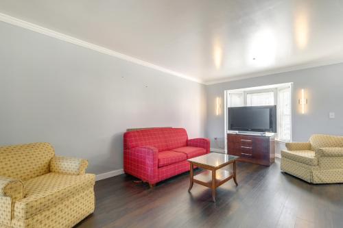 Walk to Red Jade Park: Upper Marlboro Townhome in Lake Arbor (MD)