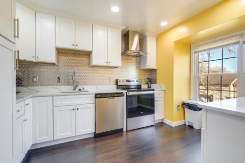 Walk to Red Jade Park: Upper Marlboro Townhome in Lake Arbor (MD)