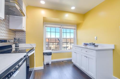 Walk to Red Jade Park: Upper Marlboro Townhome in Lake Arbor (MD)