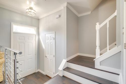 Walk to Red Jade Park: Upper Marlboro Townhome in Lake Arbor (MD)