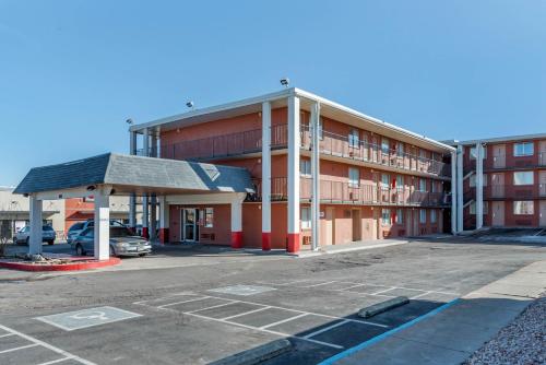 Pueblo Inn in Pueblo, USA