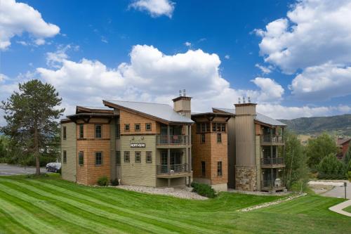Hot Tub Loft with Balcony Great Views 2 Bedrooms 30 Plus Night Rentals Welcome - image 5