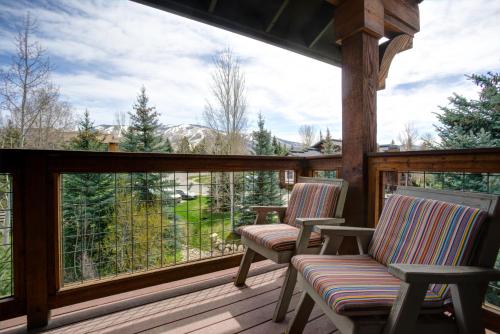 Hot Tubs, Washer & Dryer, Free Bus, Perfect for 3 Couples - Steamboat