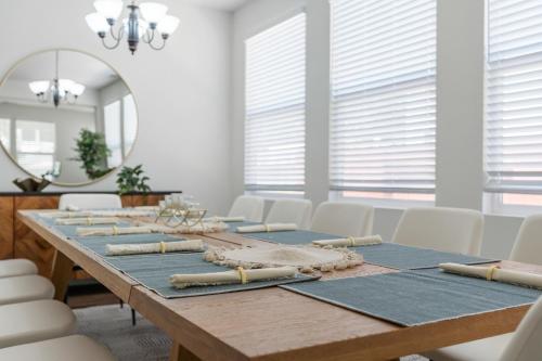 Modern and Spacious Home Modern and Spacious Home