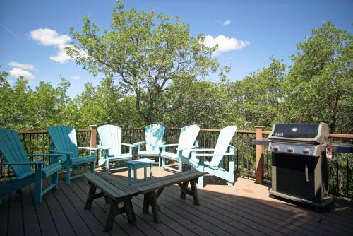 Private Hot Tub with Mountain Views Pet Friendly Quick Walk to Ski Area Base - image 4