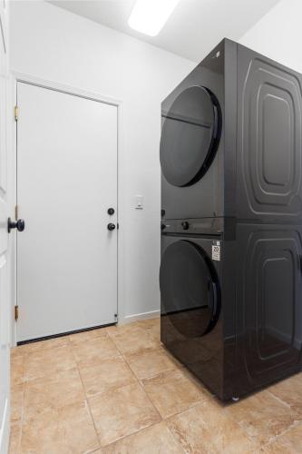 Modern and Spacious Home Modern and Spacious Home