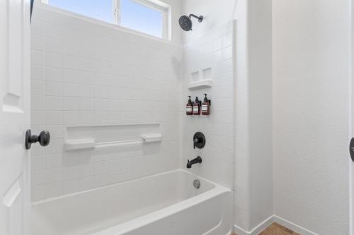 Modern and Spacious Home Modern and Spacious Home