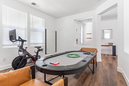 Modern and Spacious Home Modern and Spacious Home