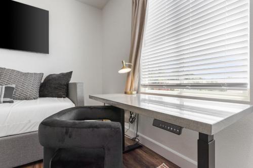 Modern and Spacious Home Modern and Spacious Home