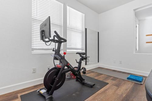 Modern and Spacious Home Modern and Spacious Home