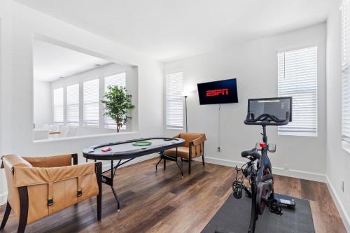 Modern and Spacious Home Modern and Spacious Home