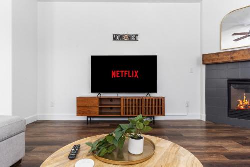 Modern and Spacious Home Modern and Spacious Home