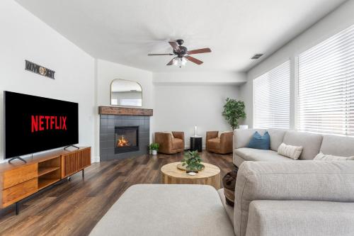 Modern and Spacious Home Modern and Spacious Home