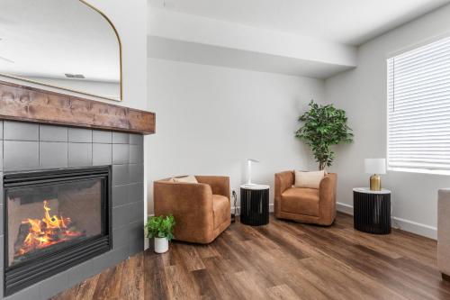 Modern and Spacious Home Modern and Spacious Home