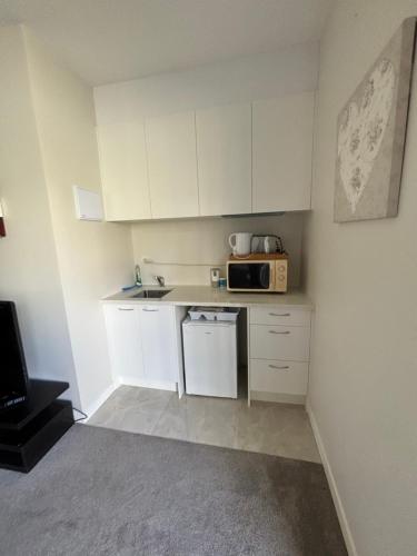 Self contained central Silverdale in سيبفرديل