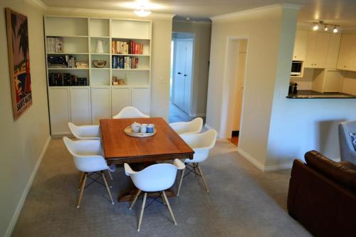 Konyha, Spacious 2BR Heritage a few metres from the City - Hosted by Canstay in Majura