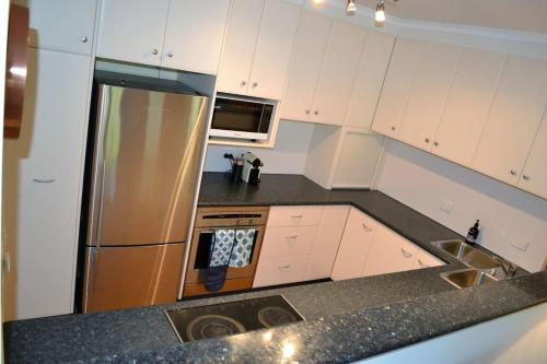 Konyha, Spacious 2BR Heritage a few metres from the City - Hosted by Canstay in Majura