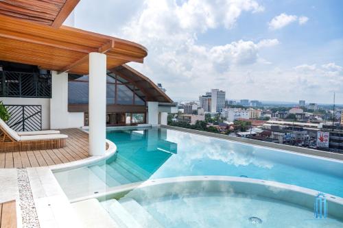 Swimming pool, Azzurro Hotel in Balibago