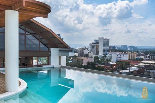 Swimming pool, Azzurro Hotel in Balibago