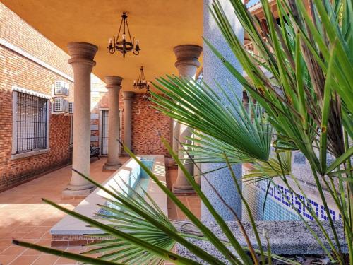 Kert, Preciosa villa para grupos grandes con piscina y BBQ in Valmojado